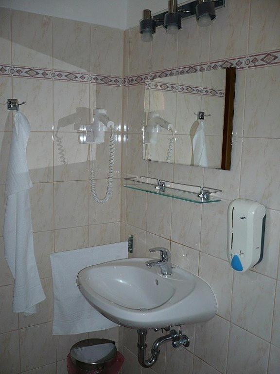 Hotel Fenyves Fogado Szurdokpüspöki Zimmer foto