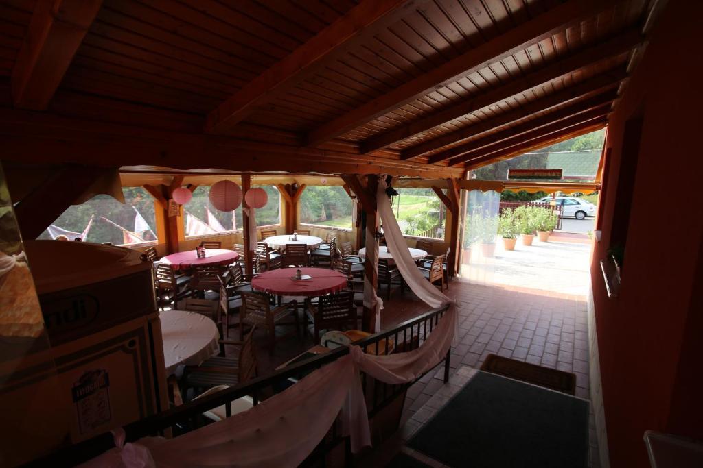 Hotel Fenyves Fogado Szurdokpüspöki Exterior foto