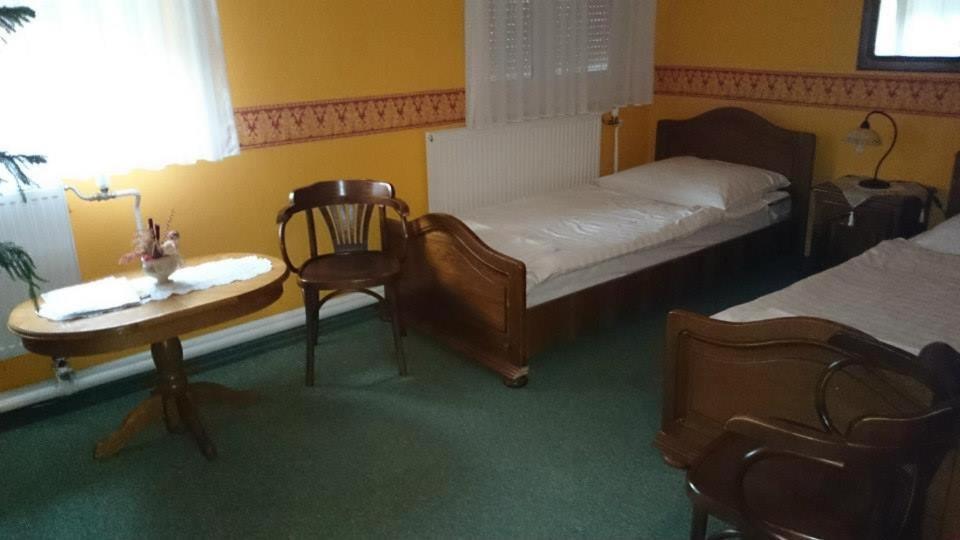 Hotel Fenyves Fogado Szurdokpüspöki Zimmer foto