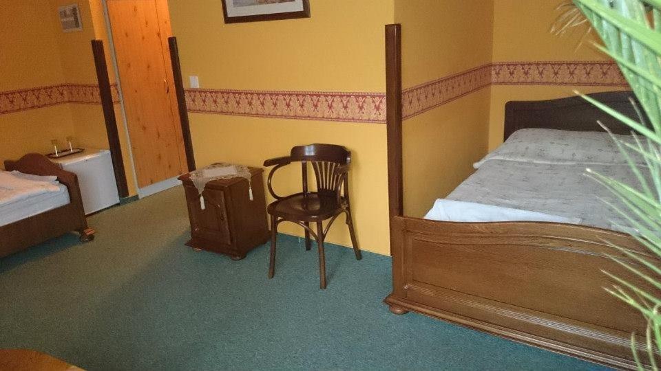 Hotel Fenyves Fogado Szurdokpüspöki Zimmer foto